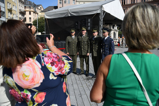 Univerzita obrany vyřadila dvě stovky absolventů, poprvé za účasti prezidenta