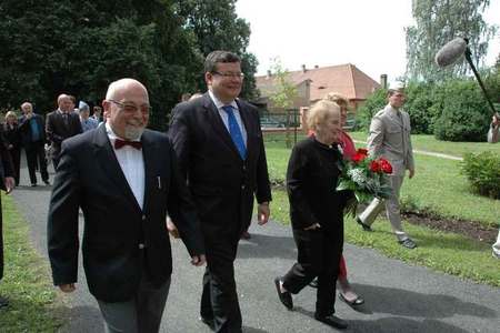 Madeleine Albrightová v Památníku Terezín