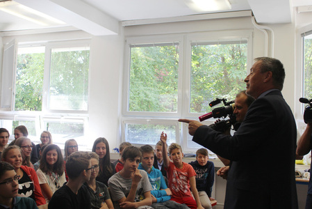 Martin Stropnický dětem vzpomínal na nedávnou situaci, kdy byl svědkem rychlého zásahu záchranářů