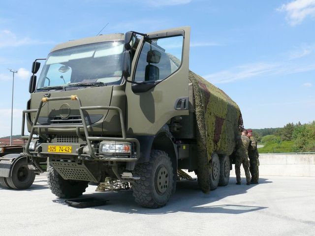 Maskování nákladního vozidlaTatry T-810