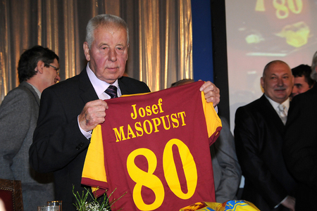 Legendární fotbalista Dukly Josef Masopust slaví osmdesátiny