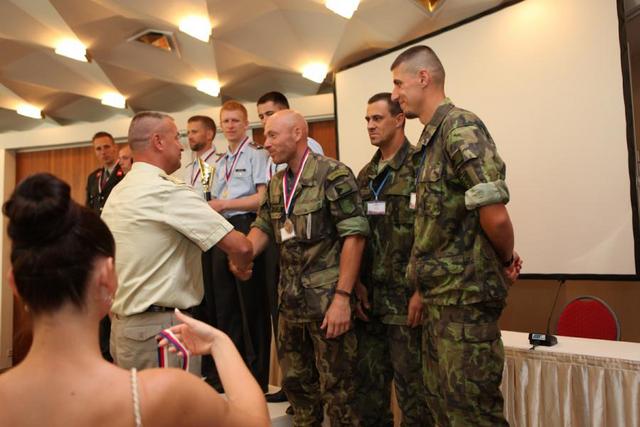 Medaile nejlepším nováčkům MilComp předal generál Žižka