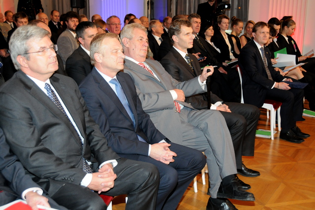 Mezi hosty nominačního pléna byli prezident Zeman a ministr obrany Picek