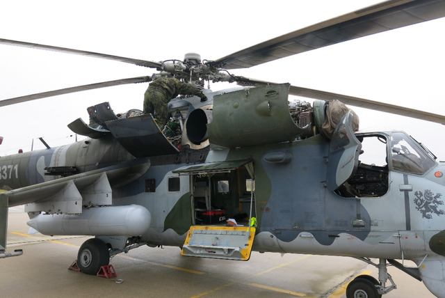 Mi-24 odkrytý k ukázkám