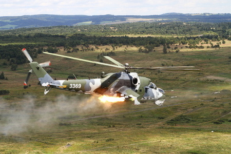 První intenzivní výcvik pilotů Mi-24/35 a leteckých návodčí v ostrých střelbách
