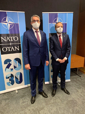 Součástí české delegace byli i ministři obrany a zahraničních věcí Lubomír Metnar a Jakub Kulhánek