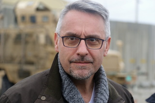 Ministr Metnar na základně Bagrám