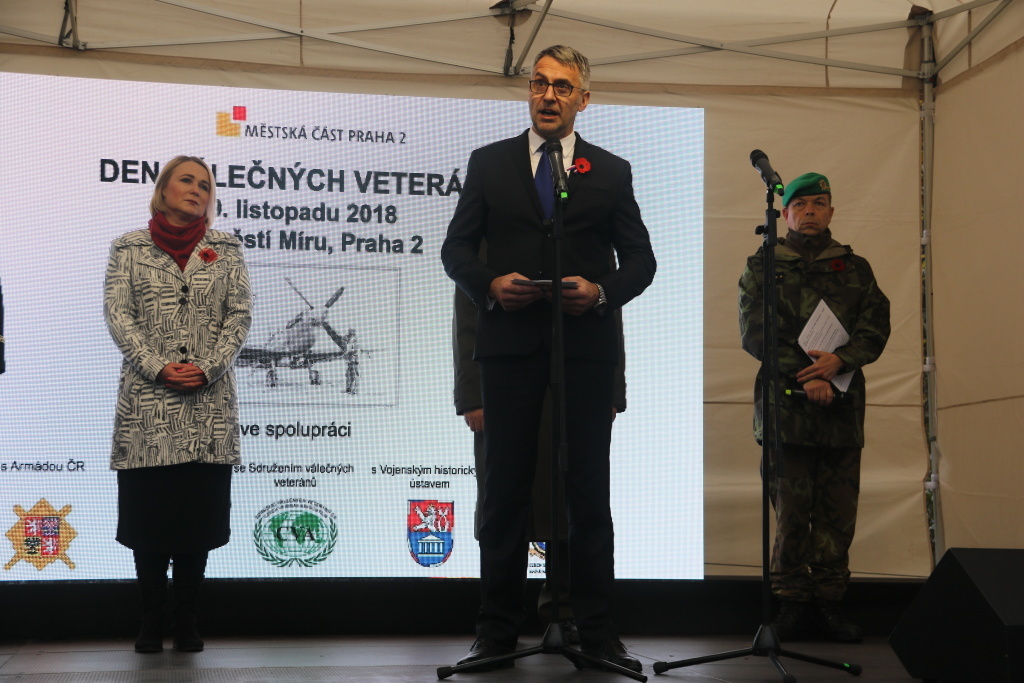 Ministr Metnar zmínil i všechny aktuální mise a vzdal hold nedávným obětem z Afghánistánu