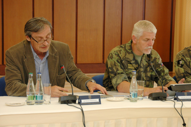 Ministr obrany a náčelník generálního štábu