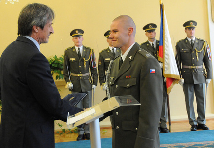 Ministr Stropnický ocenil medailisty a úspěšné olympioniky Dukly