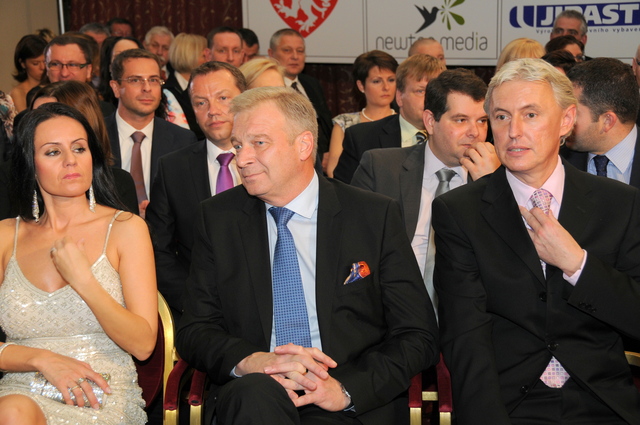 Ministr obrany Picek sledoval vyhlášení vedle předsedy  Atletického svazu Varhaníka