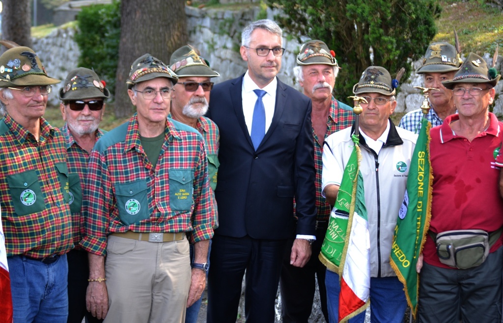 Ministr obrany Lubomír Metnar s italskými Alpiniky