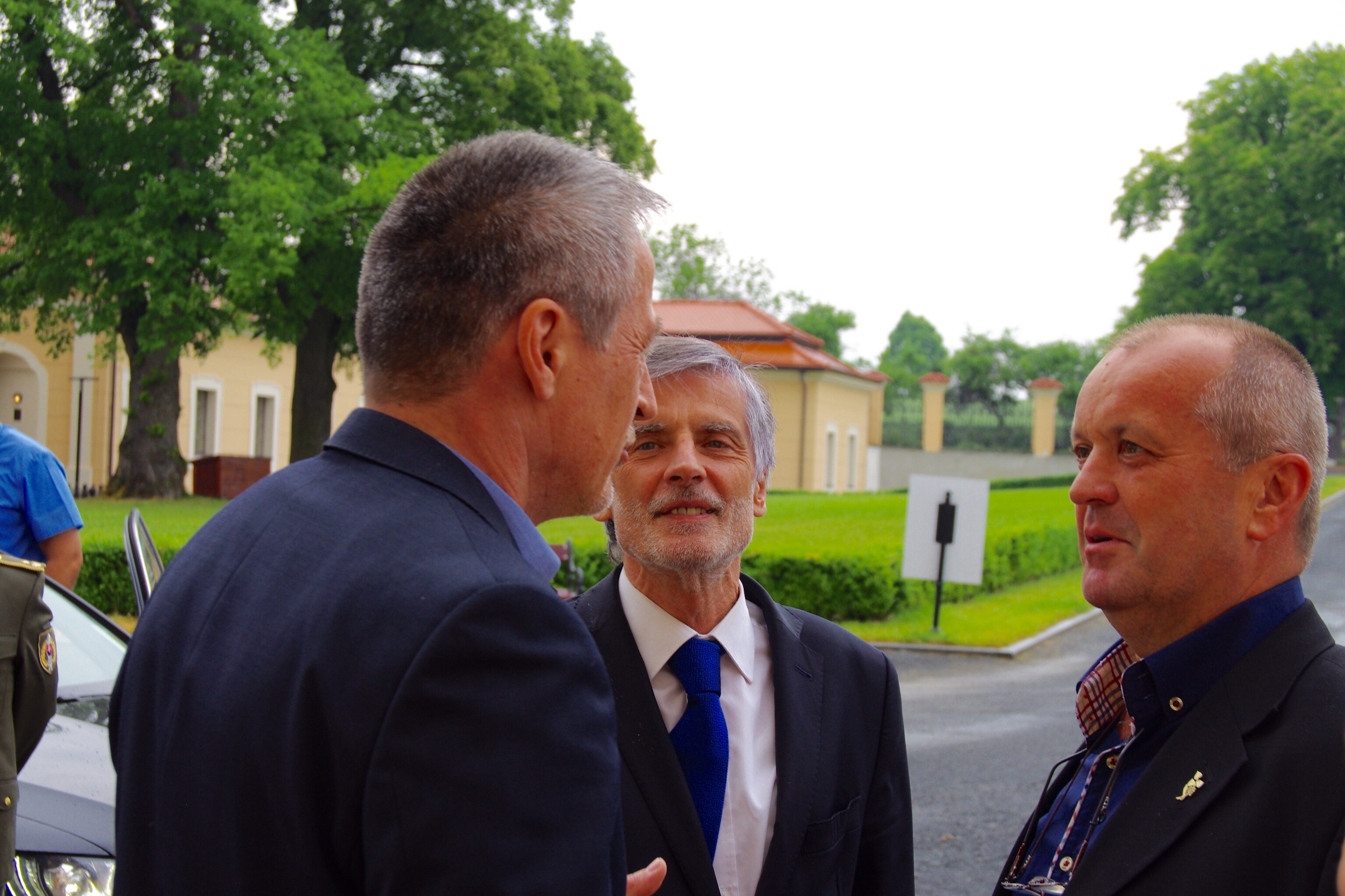 Se slovenským ministrem obrany Peterem Gajdošem (vpravo)