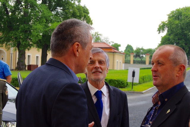 Se slovenským ministrem obrany Peterem Gajdošem (vpravo)