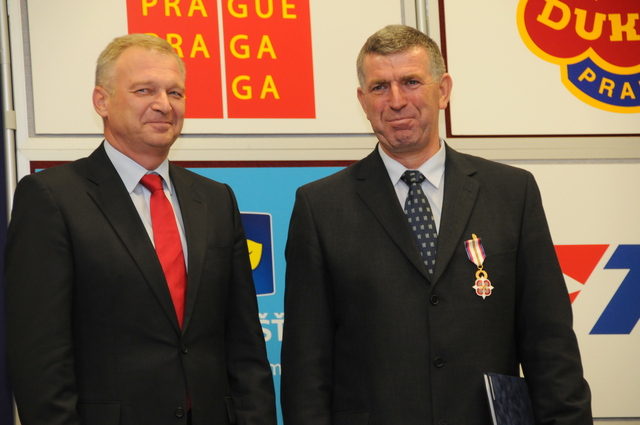 Ministr Picek a Bugár s medailí Zlatá lípa