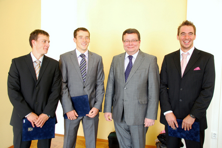 Ministr s úspěšnými kanoisty, kteří se nominovali na LOH 2012 