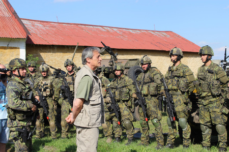 Ministr obrany Martin Stropnický si popovídal s vojáky