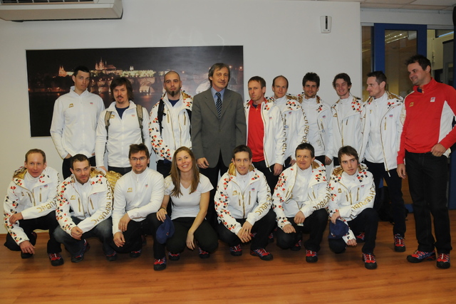 Ministr Stropnický s 13 armádními olympioniky