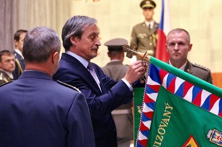 Na Vítkově vyznamenali hrdiny z misí v Afghánistánu, Mali, Itálie, Británie a Kosova