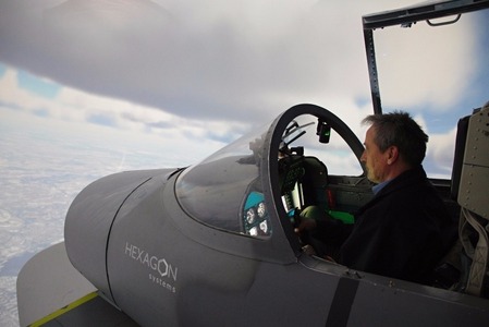 Ministr obrany Martin Stropnický zavítal i k simulátoru L-159