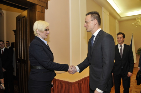 Ministryně obrany jednala s ministrem zahraničních věcí a obchodu Maďarska