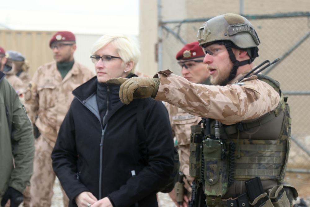 Ministryně obrany se seznamuje s operačními úkoly českých vojáků v Afghánistánu 