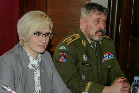 Ministryně obrany Šlechtová a generál Opata