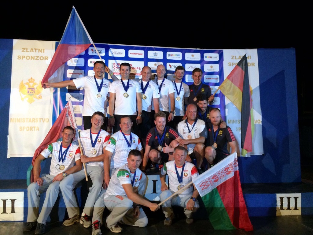 Mistři Evropy v týmové kombinaci Libor Jiroušek, Jiří Gečnuk, Hynek Tábor, praporčík Oldřich Šorf a Miloslav Kříž.