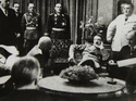 Mnichov: sedící Hitler, vlevo Mussolini, stojící Göring