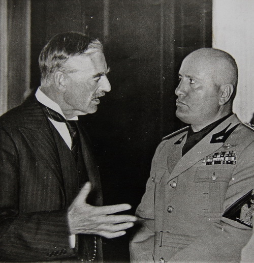 Neville Chamberlain a Benito Mussolini