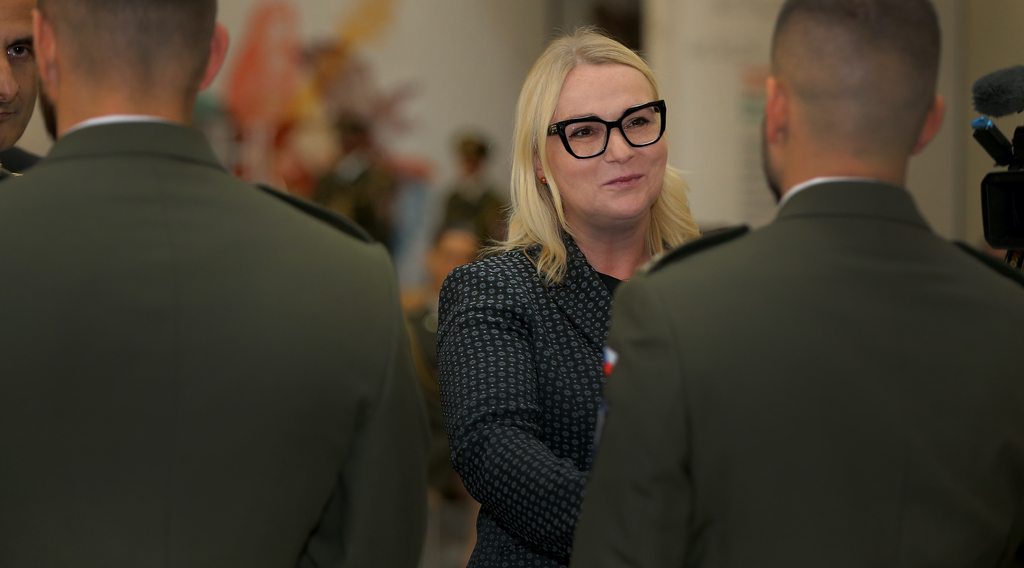 Ministryně obrany předala vyznamenání příslušníkům jednotky KAMBA
