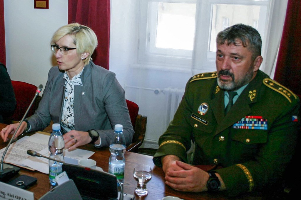 Karla Šlechtová hovoří ve sněmovním Výboru pro obranu 