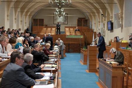 Senátoři schválili vyslání až 290 českých vojáků do Pobaltí