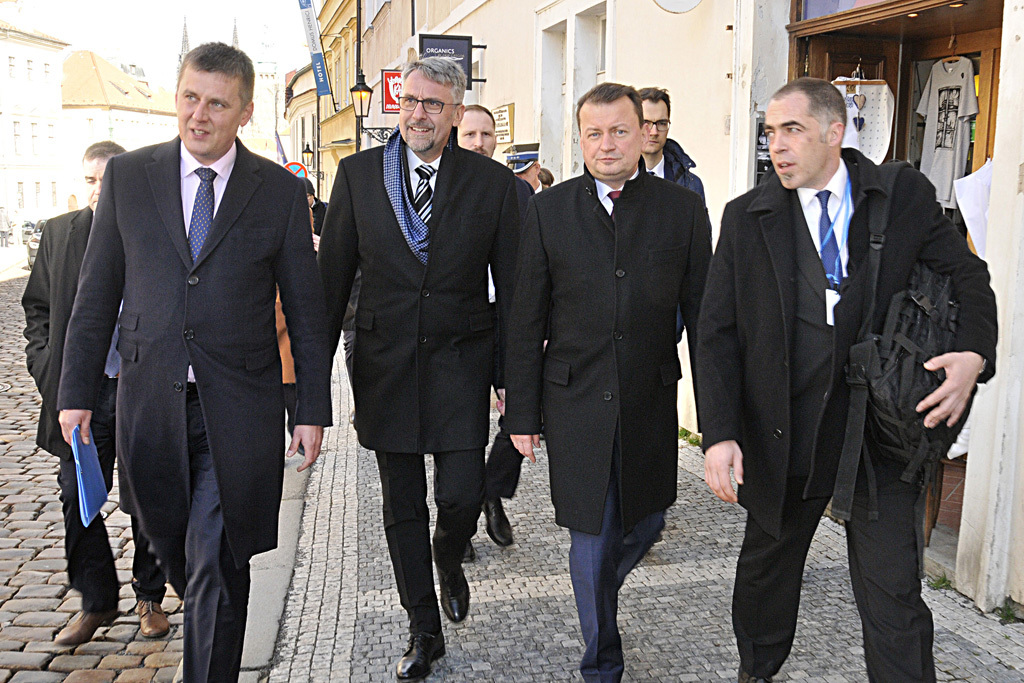 Ministři obrany České republiky, Slovenska, Polska a Maďarska se neformálně sešli ve formátu V4