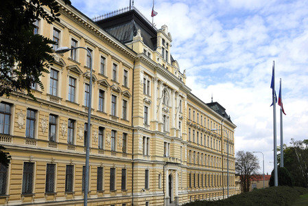 Ministryně obrany podporuje závazek dvou procent HDP na obranu do roku 2024