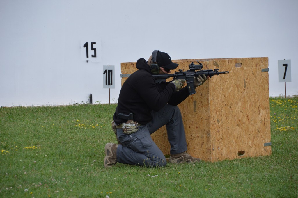 Modelová situace s ostrou střelbou