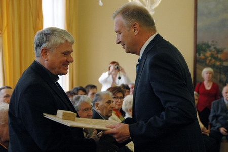 To vy jste měli pravdu, proto si vás vážím, řekl ministr účastníkům odboje 