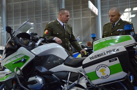 Vojenští a státní policisté spolupracují na technických inovacích i efektivitě výcviku
