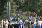 Možnost prohlédnout si tank zblízka i pohovořit s osádkou přitáhla velký zájem