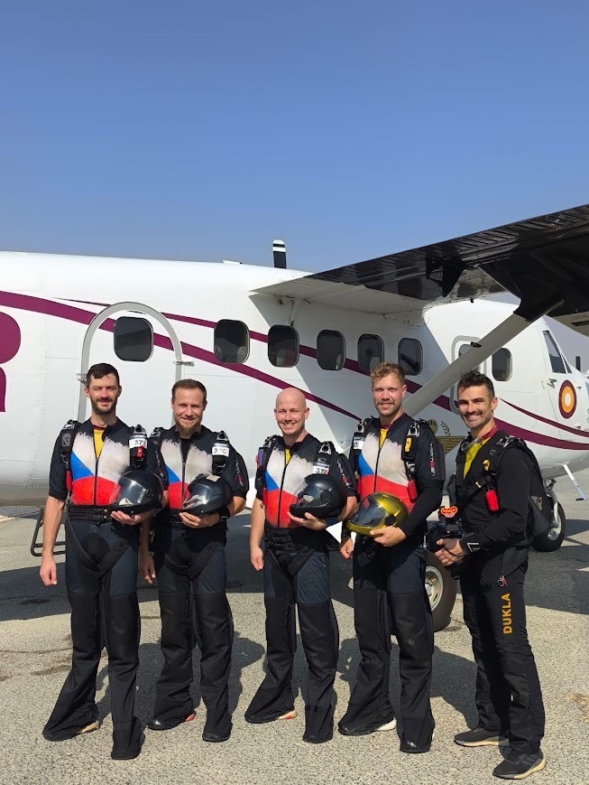 Parašutisté Dukly vezou z armádního mistrovství světa v Kataru pět medailí