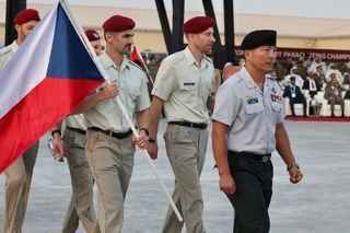 Parašutisté Dukly vezou z armádního mistrovství světa v Kataru pět medailí