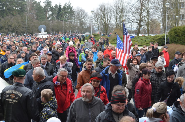 Na ukázky techniky se do kasáren hrnuly davy lidí