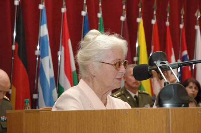 Předsedkyně KPV ČR během projevu na ministerstvu obrany