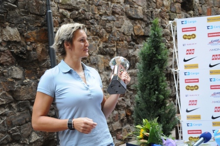 Nádherná a hodně těžká trofej z Diamantové ligy váží 5 kg