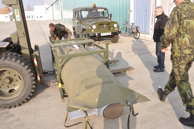 Nakládka nádrží v Čáslavi (4)