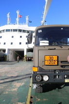 Nákladní Tatra na lodi v přístavu Fredrikstad 