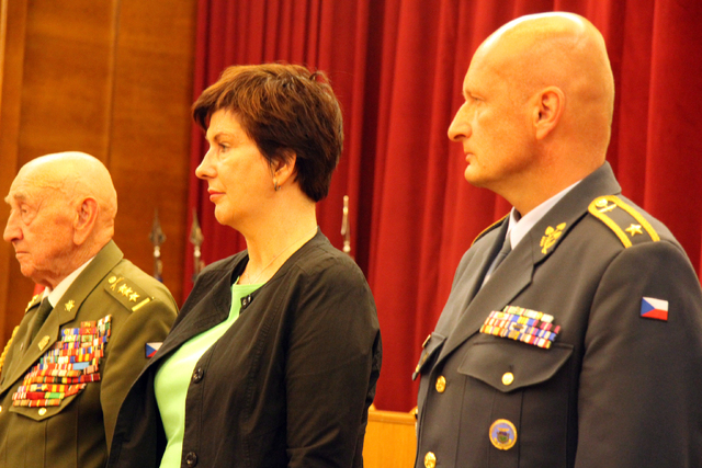 Resort obrany zastupovali náměstkyně Alena Netolická a brigádní generál Libor Štefánik