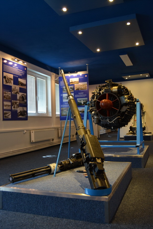 Ve vnitřní expozici najdete letecké motory i zbraně