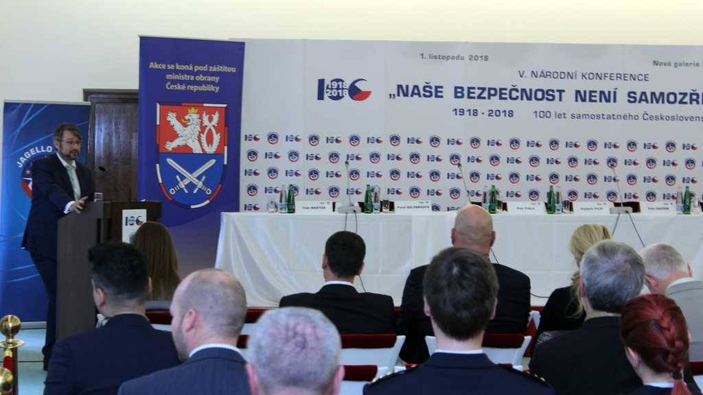 Výdaje na obranu musí být prioritou státu, zaznělo na konferenci na Pražském hradě
