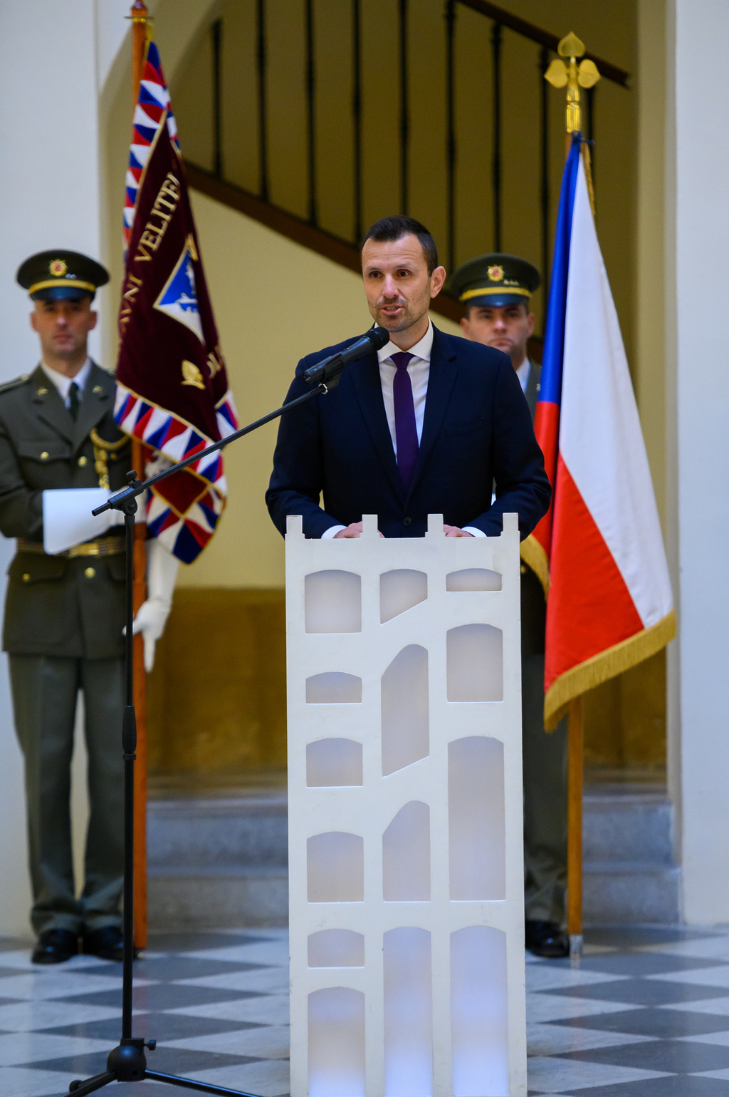 Náměstek Blažkovec při projevu